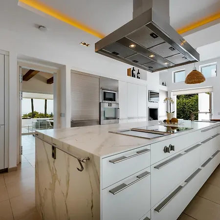 Limena Luxury Golden Mile Private Pool Villa *